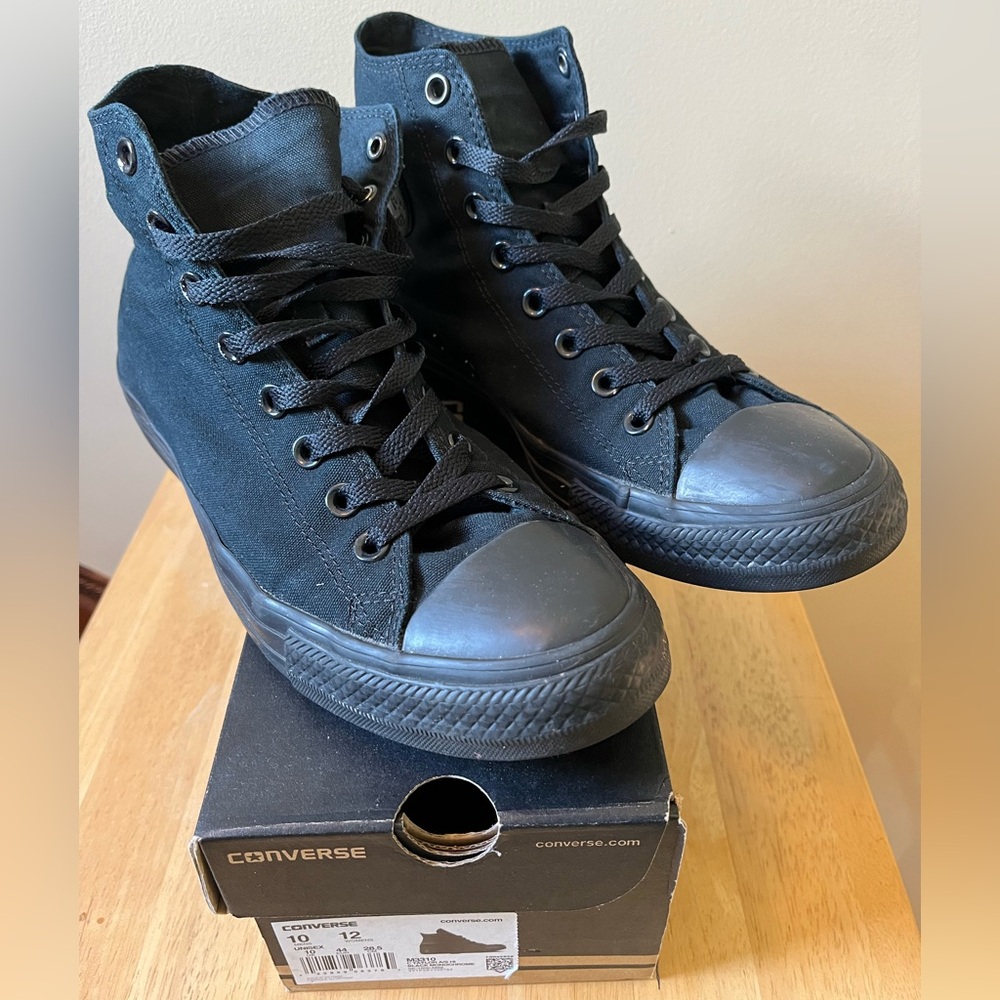 Converse hi-tops - size 10M/12W - all black! Excellent condition.